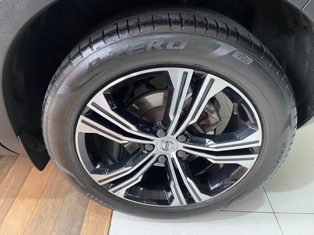 Volvo XC40 Preto