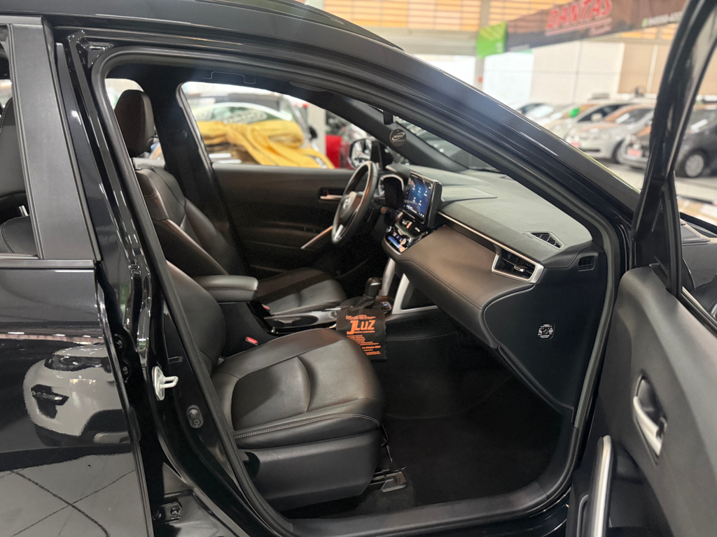 Toyota Corolla Cross Preto