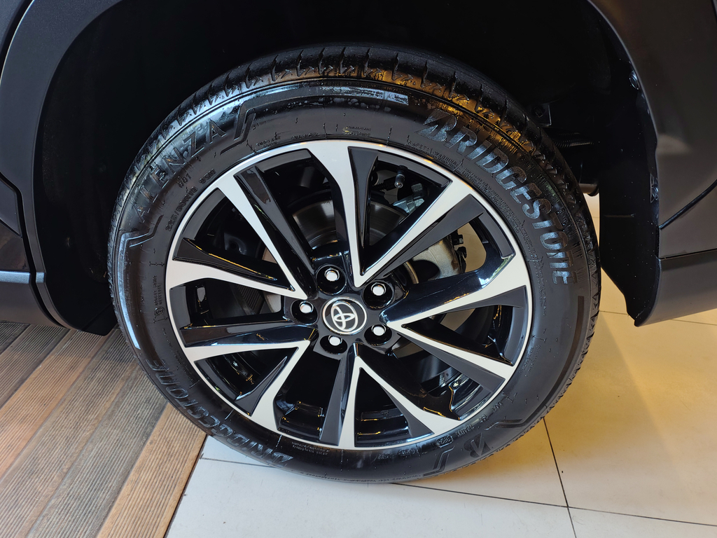 Toyota Corolla Cross Preto