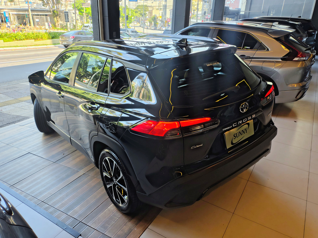 Toyota Corolla Cross Preto