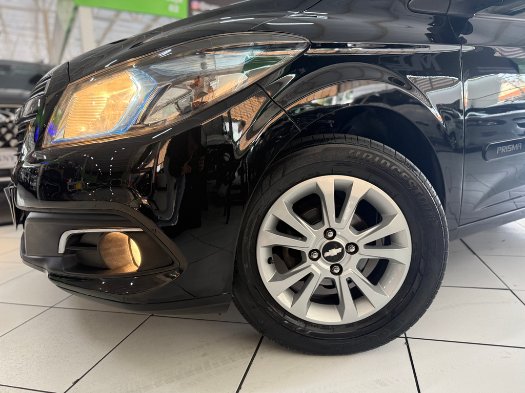 Chevrolet Prisma Preto