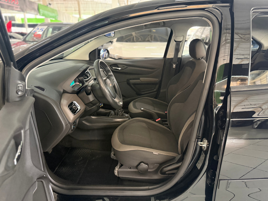 Chevrolet Prisma Preto