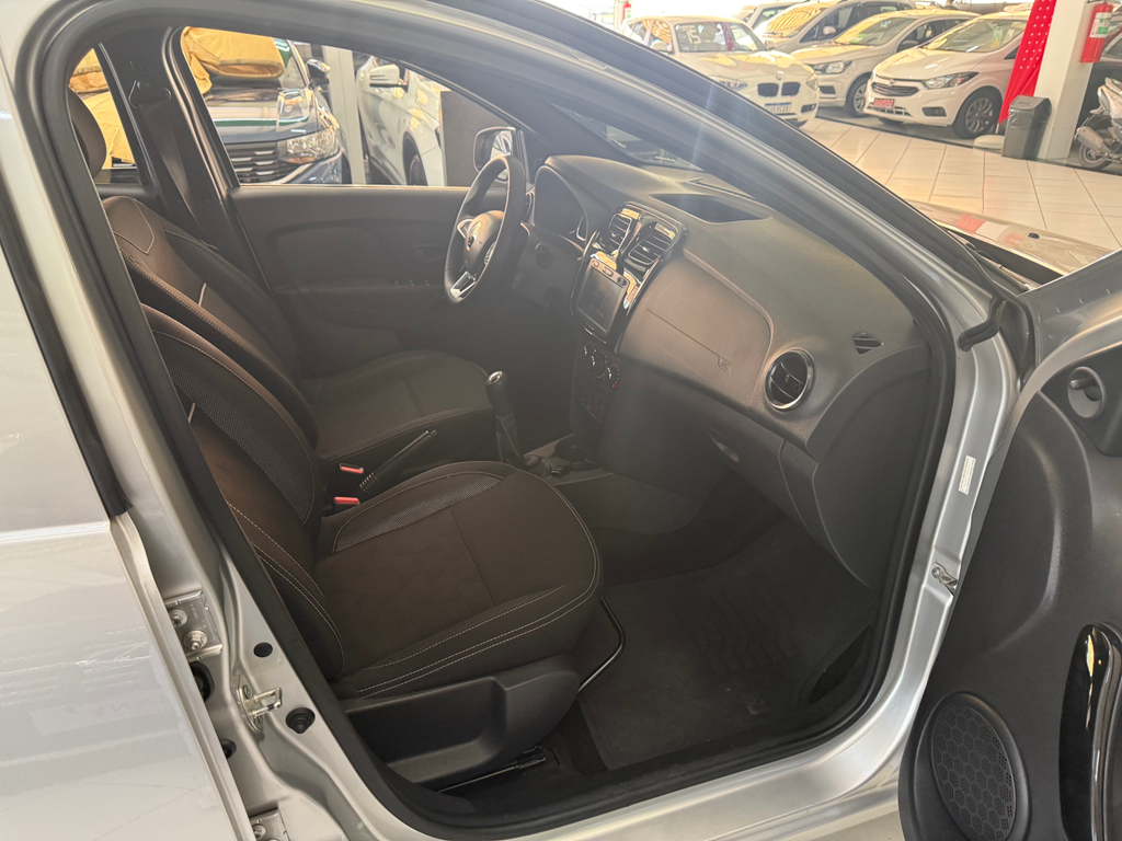 Renault Logan Prata