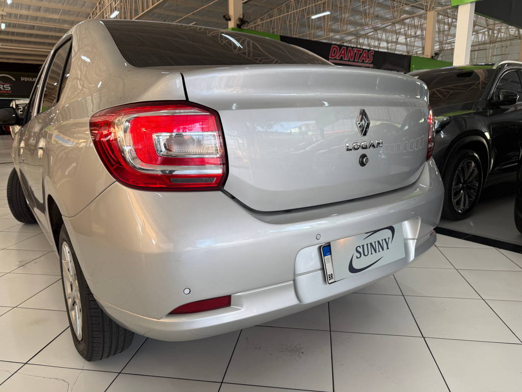 Renault Logan Prata