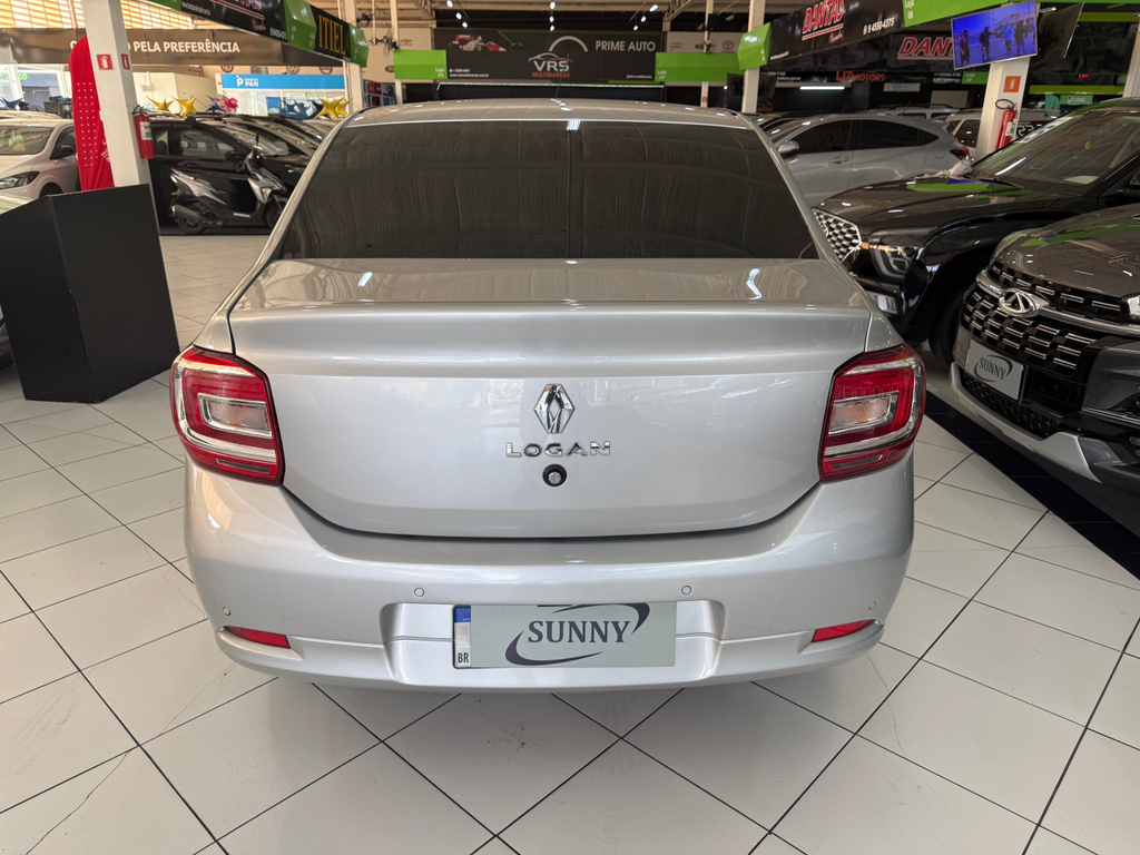 Renault Logan Prata