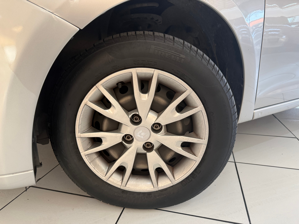 Renault Logan Prata
