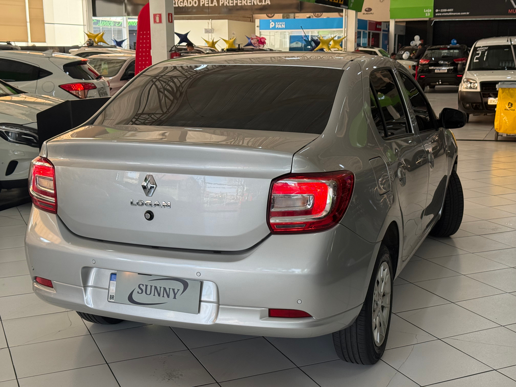 Renault Logan Prata