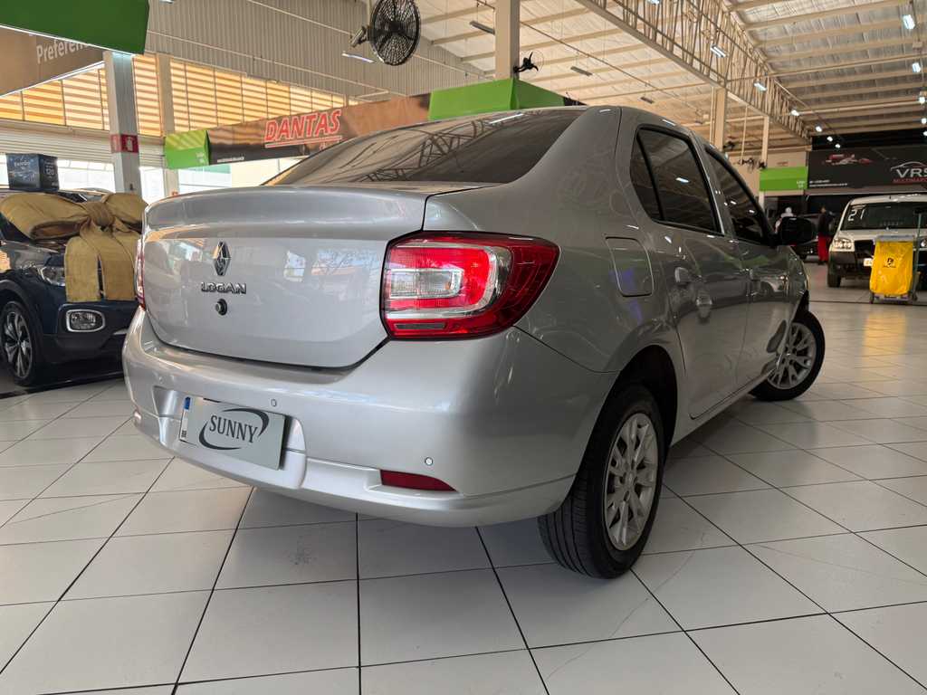Renault Logan Prata