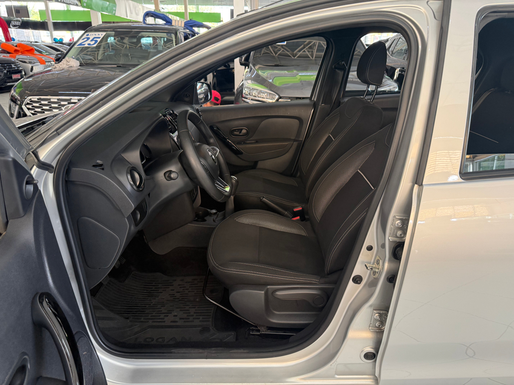 Renault Logan Prata