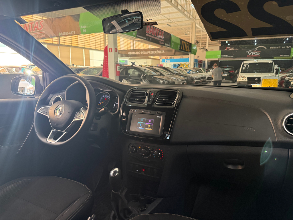Renault Logan Prata