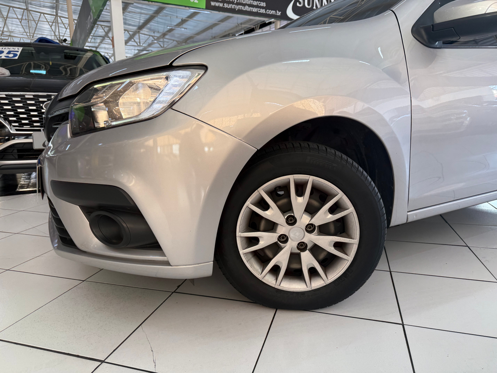 Renault Logan Prata