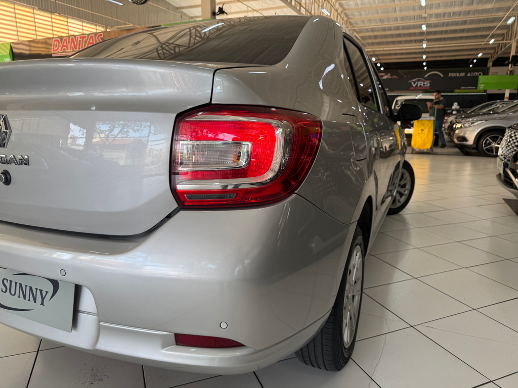 Renault Logan Prata