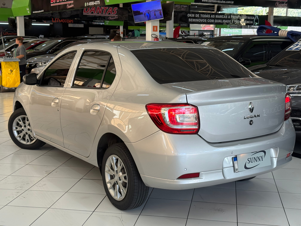 Renault Logan Prata