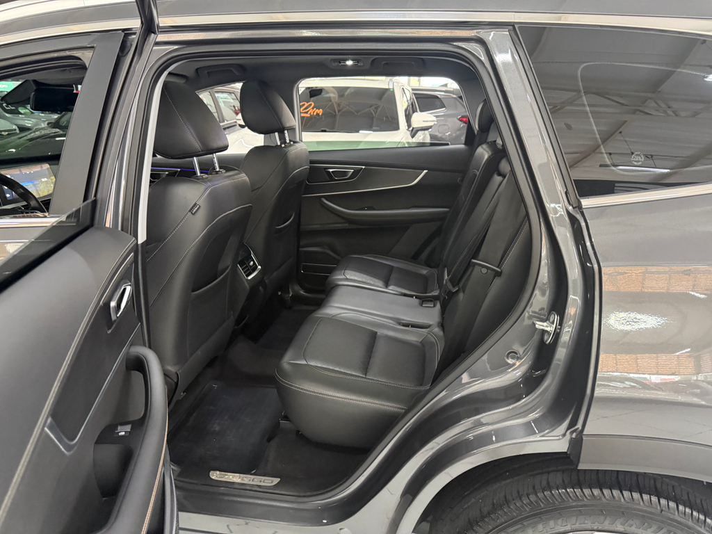 Chery Tiggo 8 Cinza