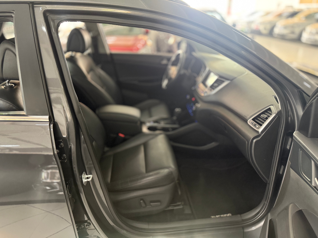 Hyundai Tucson Cinza