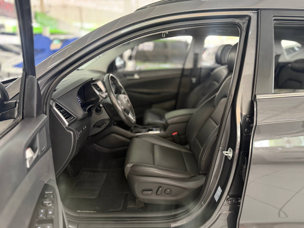 Hyundai Tucson Cinza