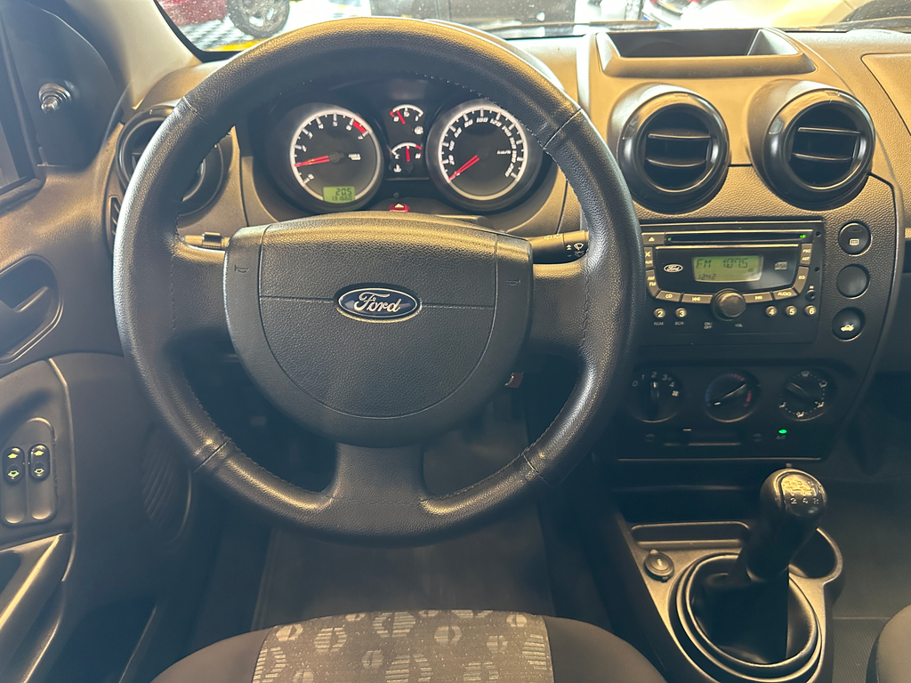 Ford Fiesta Hatch Prata