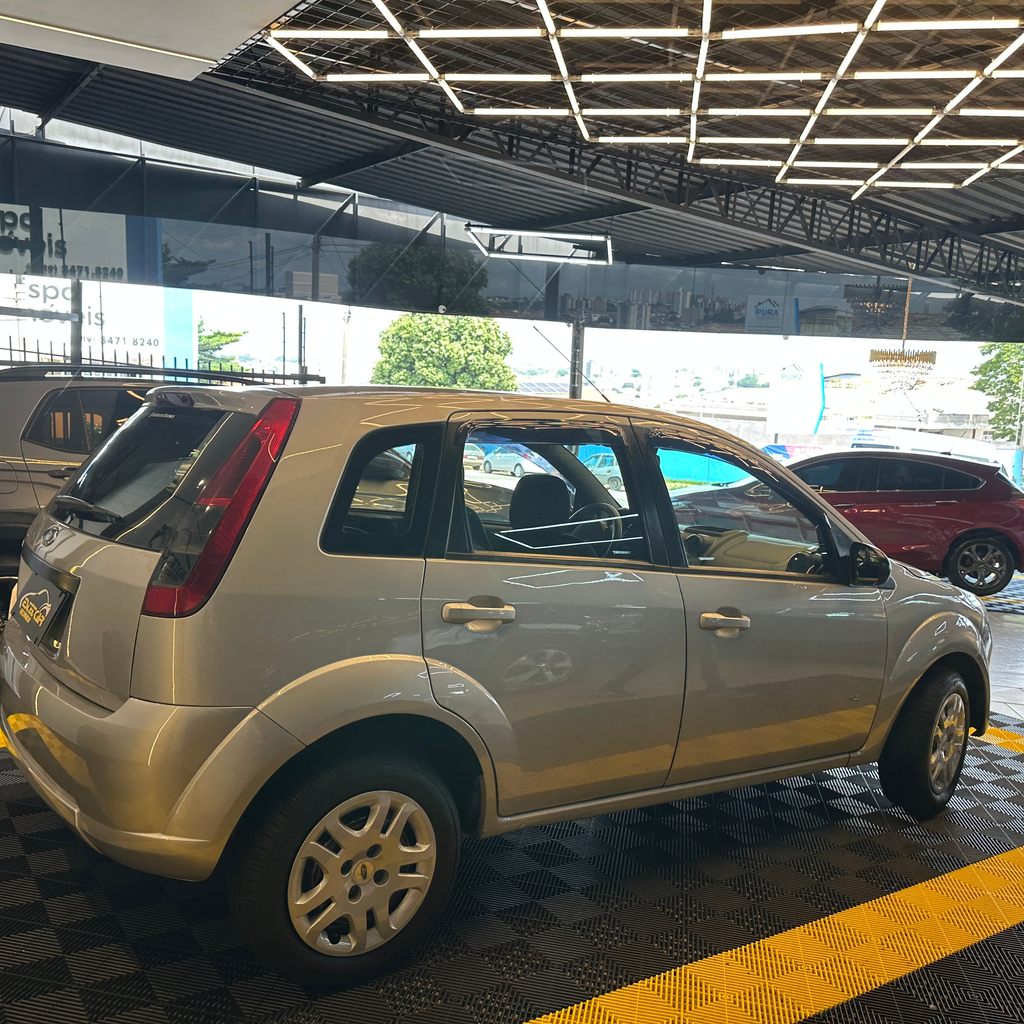 Ford Fiesta Hatch Prata