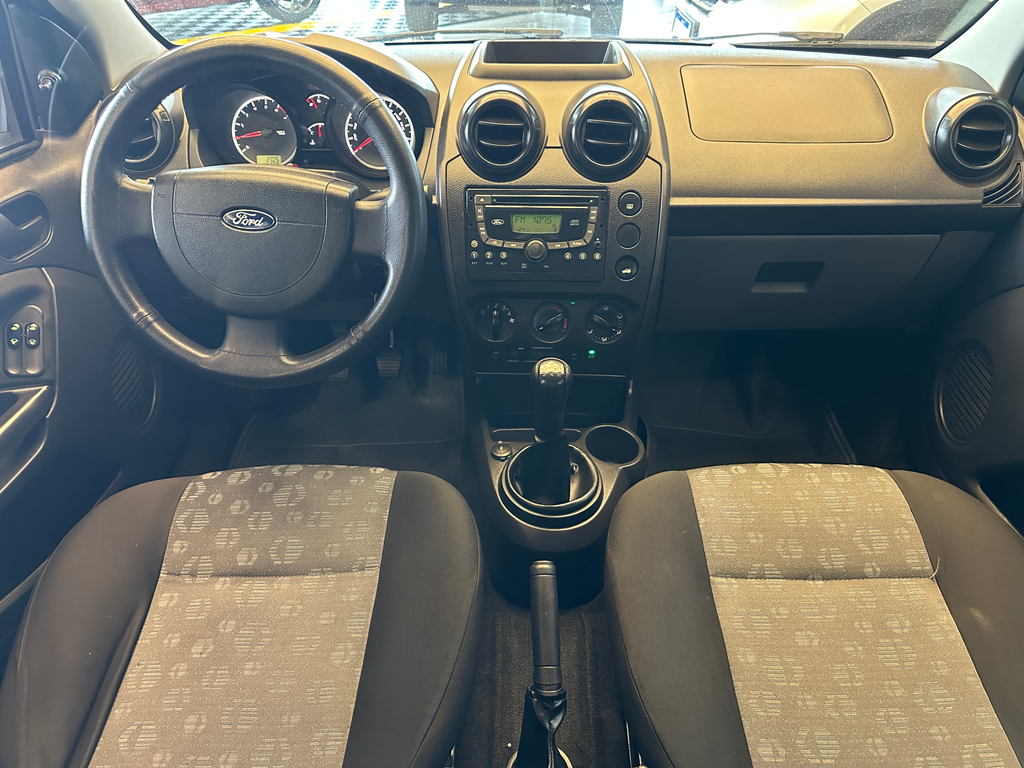 Ford Fiesta Hatch Prata
