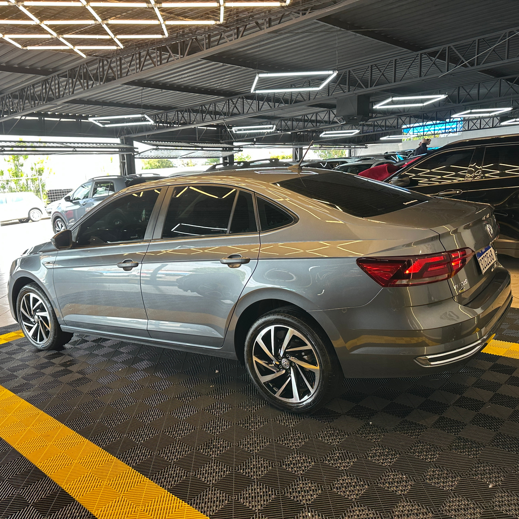 Volkswagen Virtus Cinza