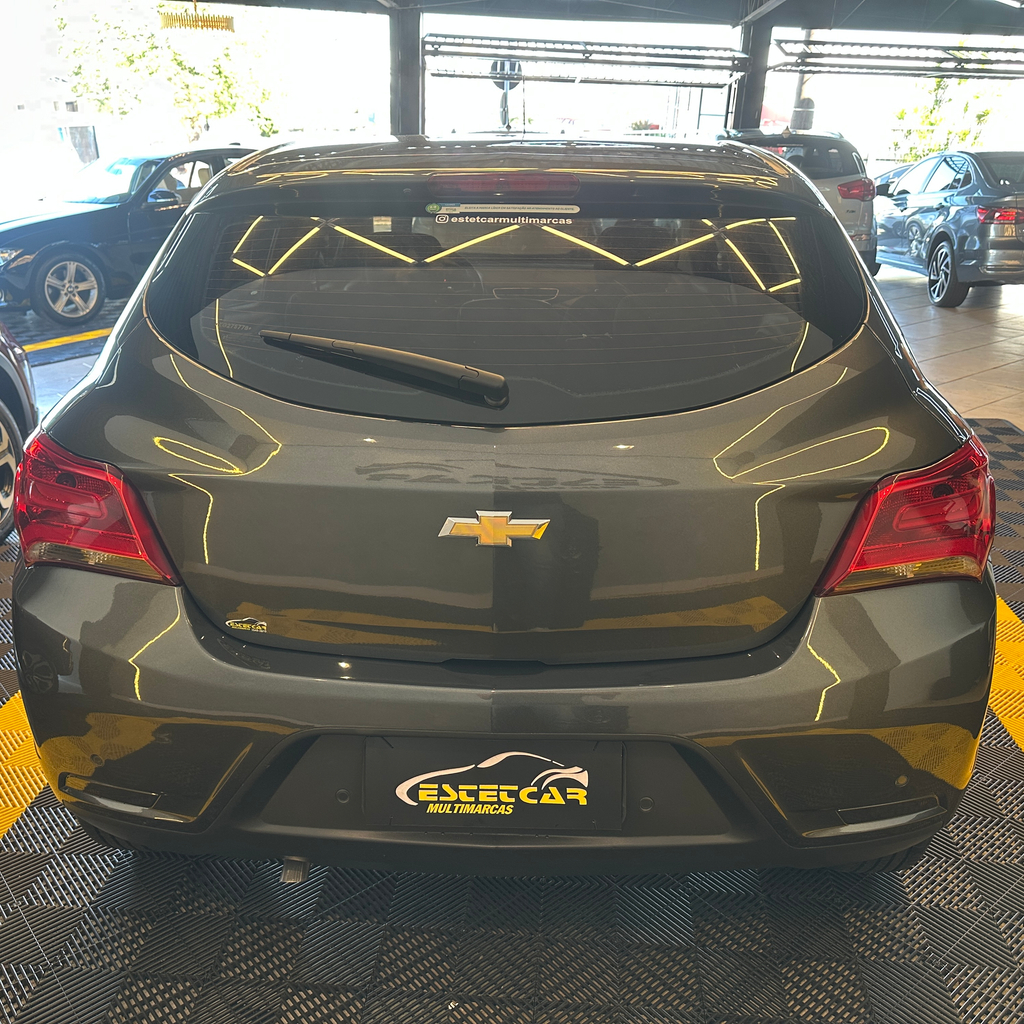 Chevrolet Onix Cinza