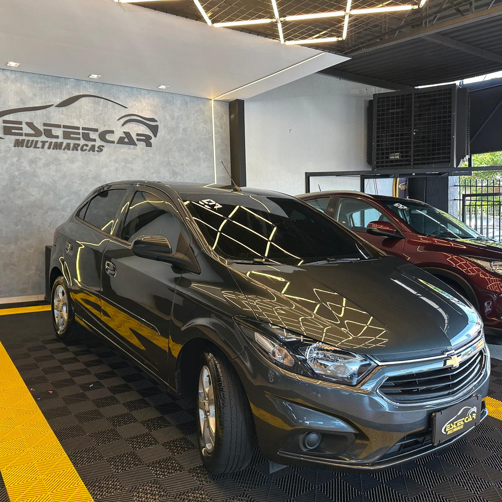 Chevrolet Onix Cinza