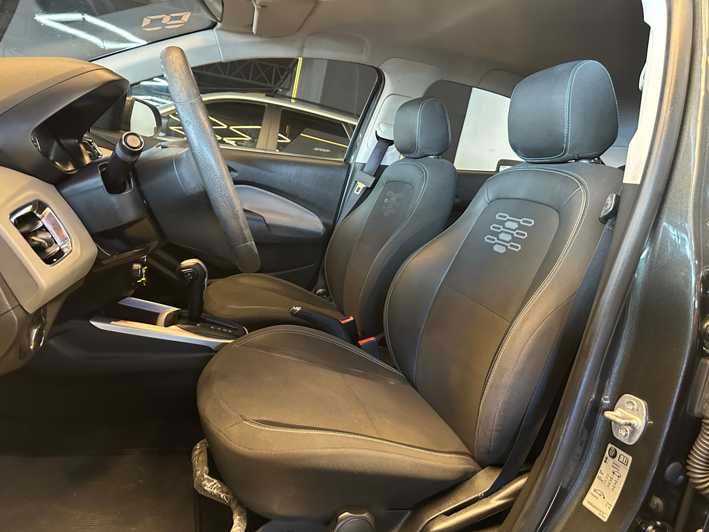 Chevrolet Onix Cinza