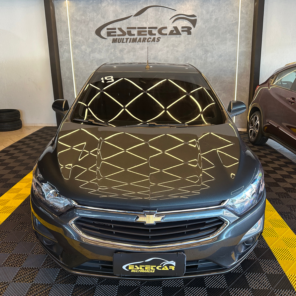 Chevrolet Onix Cinza