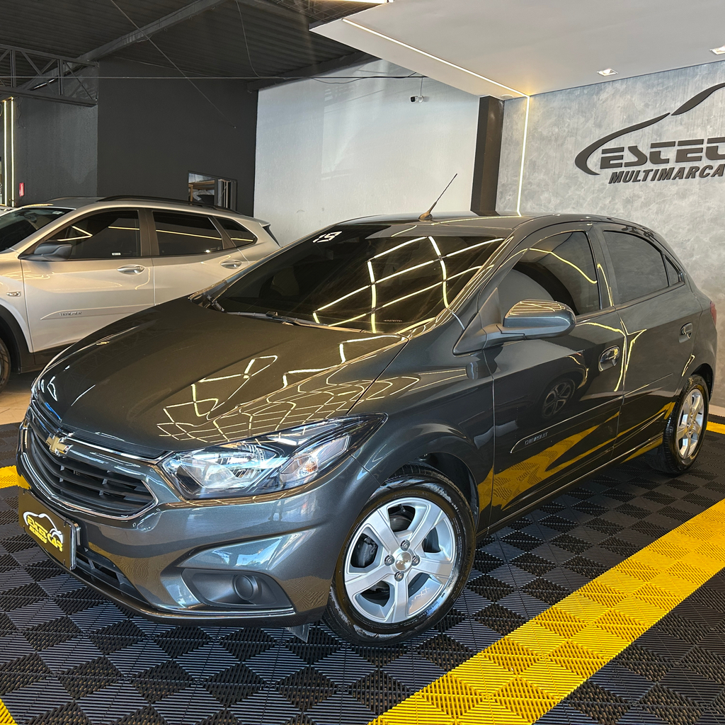 Chevrolet Onix Cinza