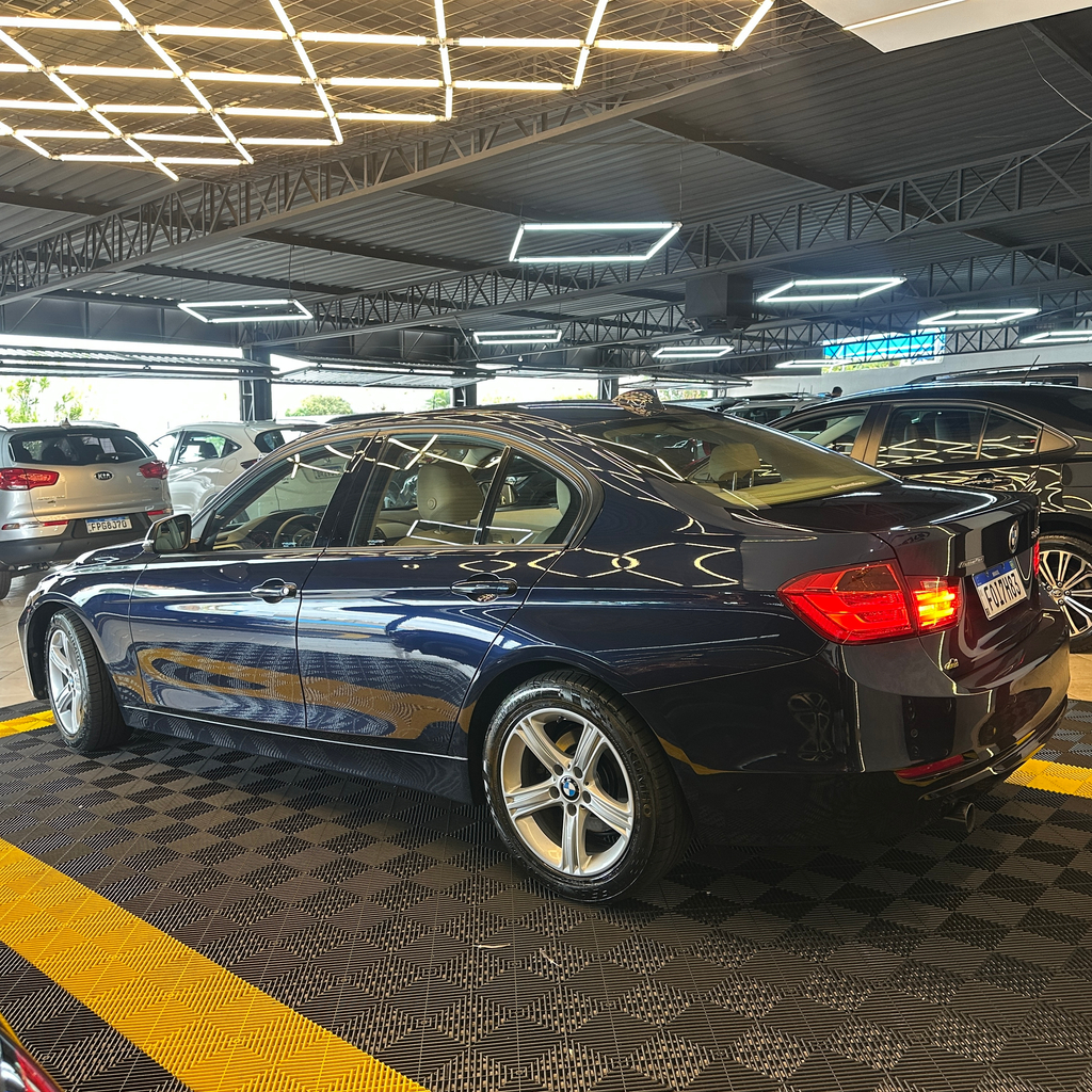 BMW Série 3 Azul