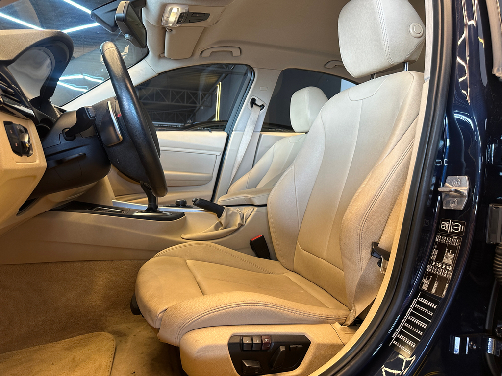 BMW Série 3 Azul