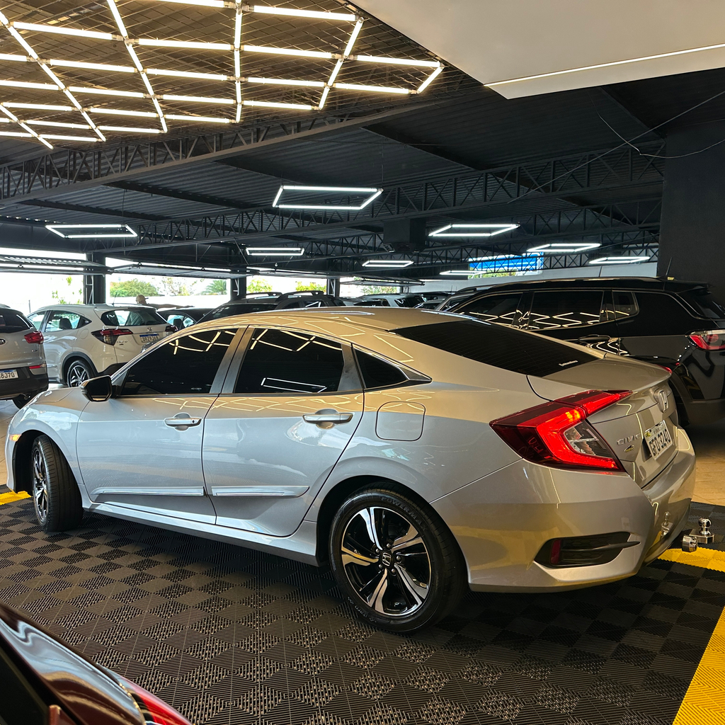 Honda Civic Sedan Prata