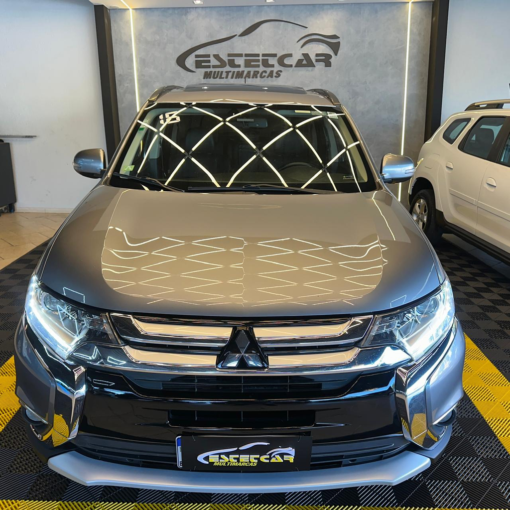 Mitsubishi Outlander Cinza