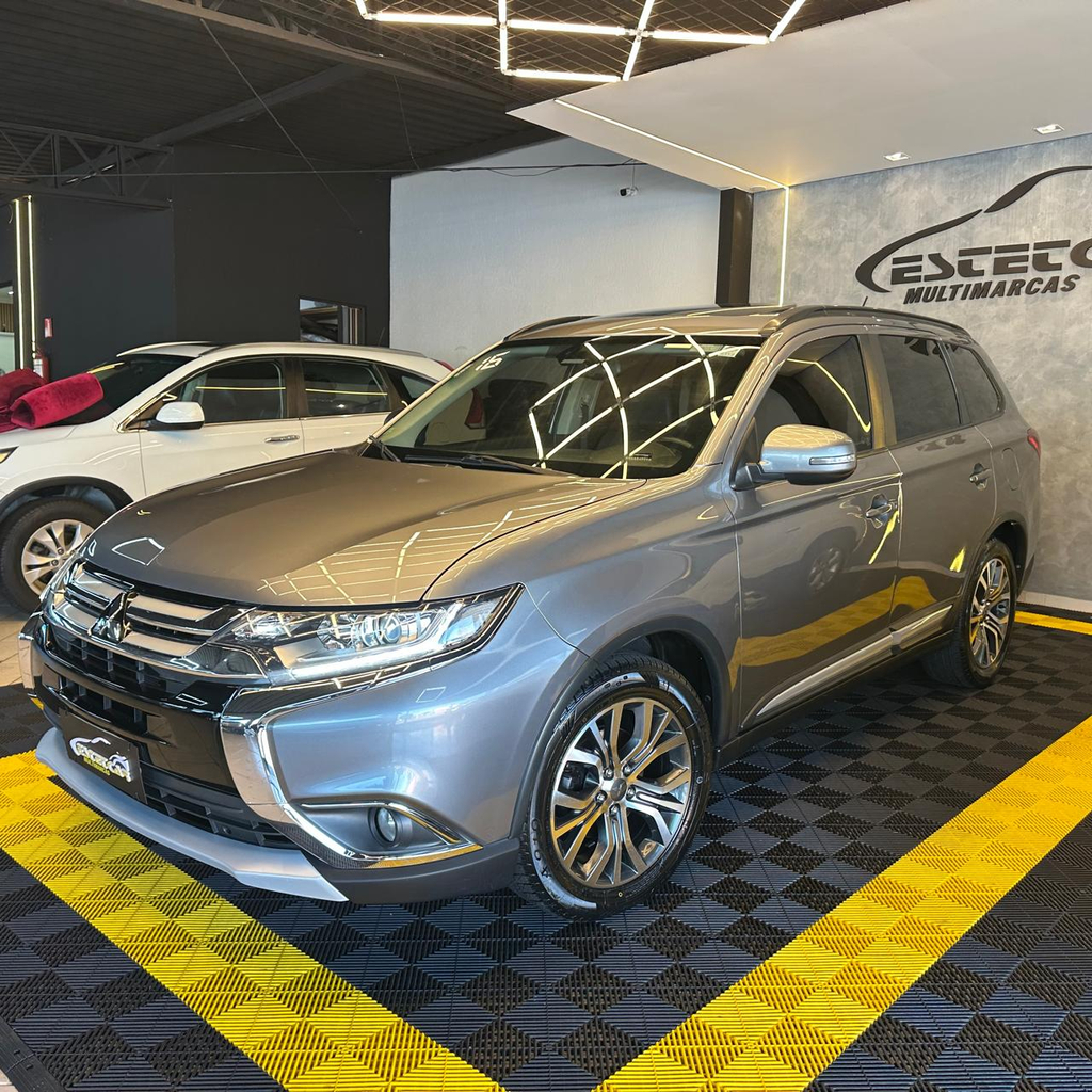 Mitsubishi Outlander Cinza