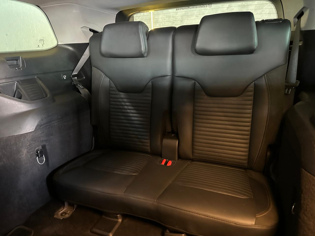 Jeep Commander Dourado