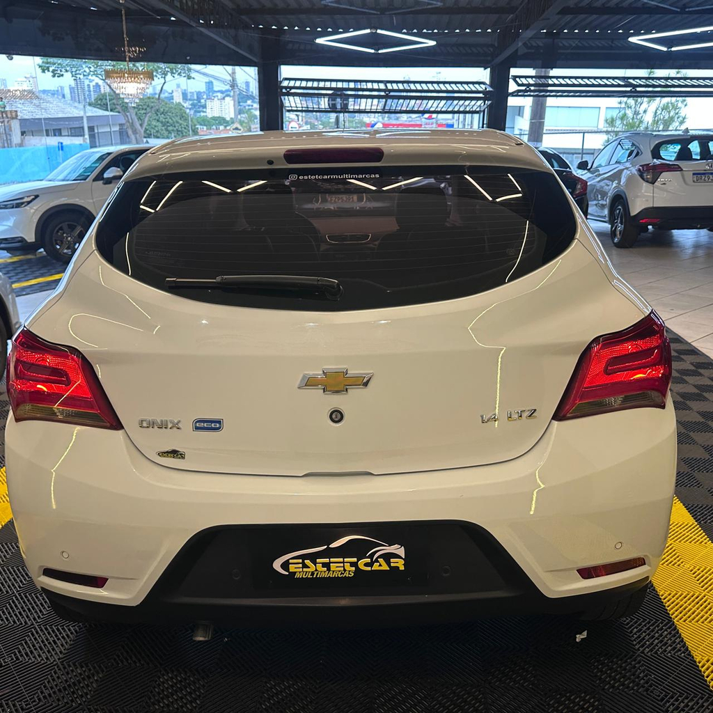 Chevrolet Onix Branco