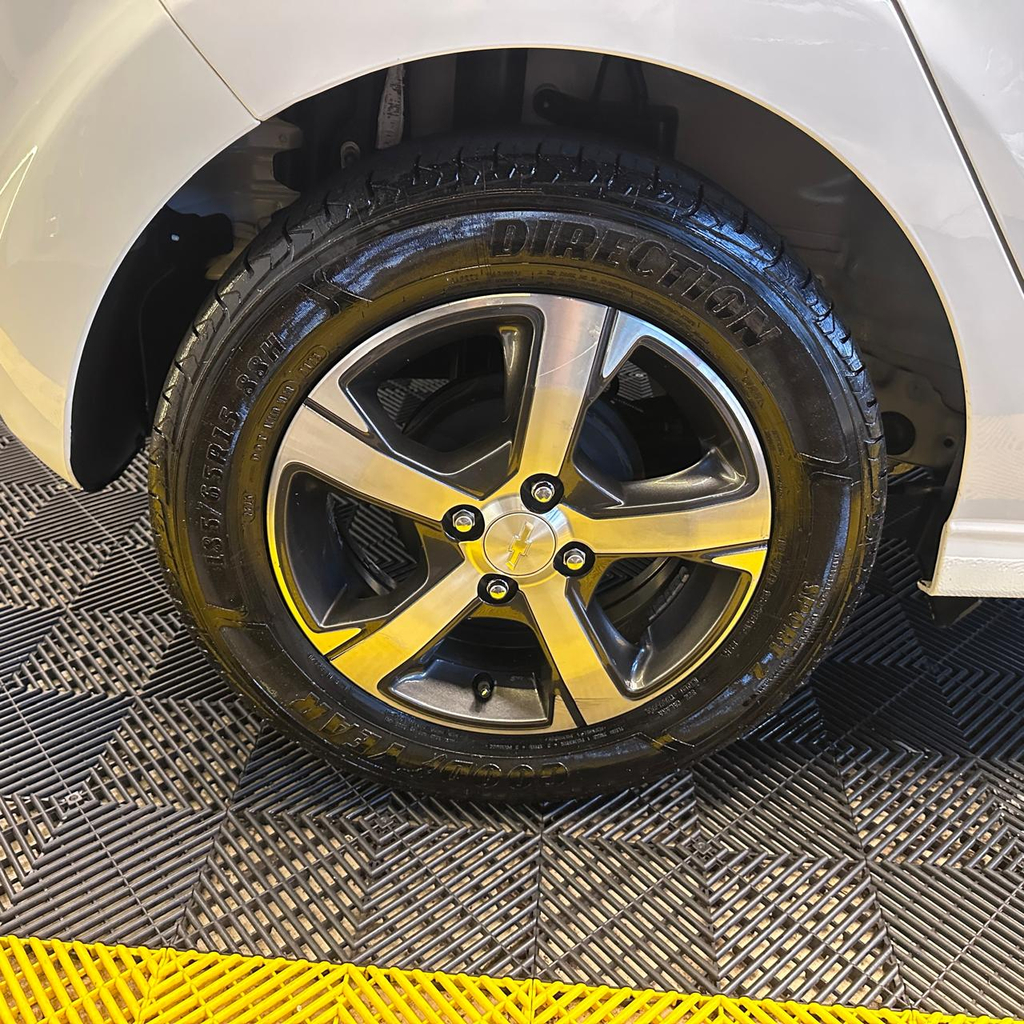 Chevrolet Onix Branco