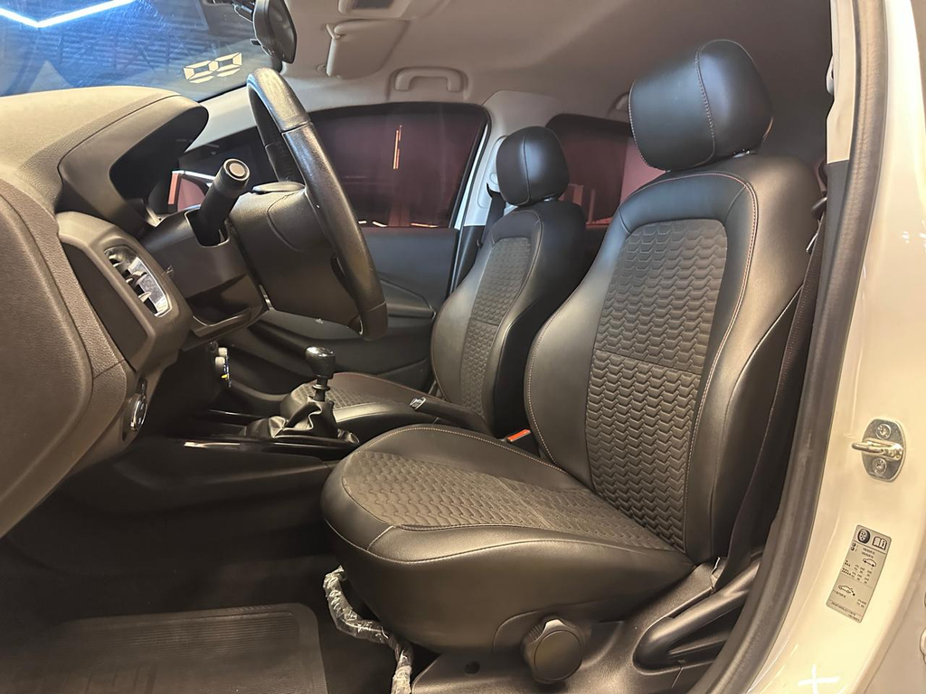 Chevrolet Onix Branco