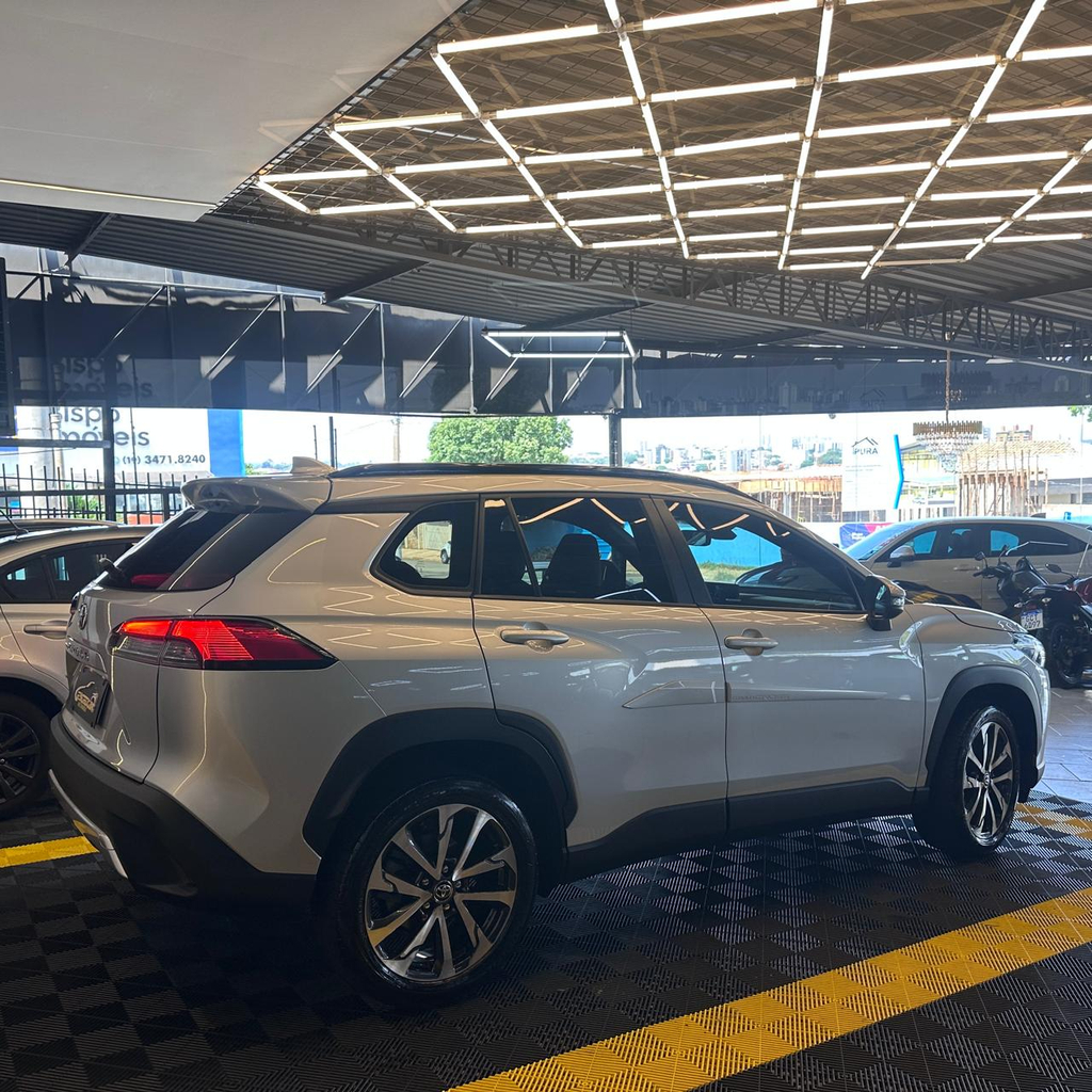 Toyota Corolla Cross Prata