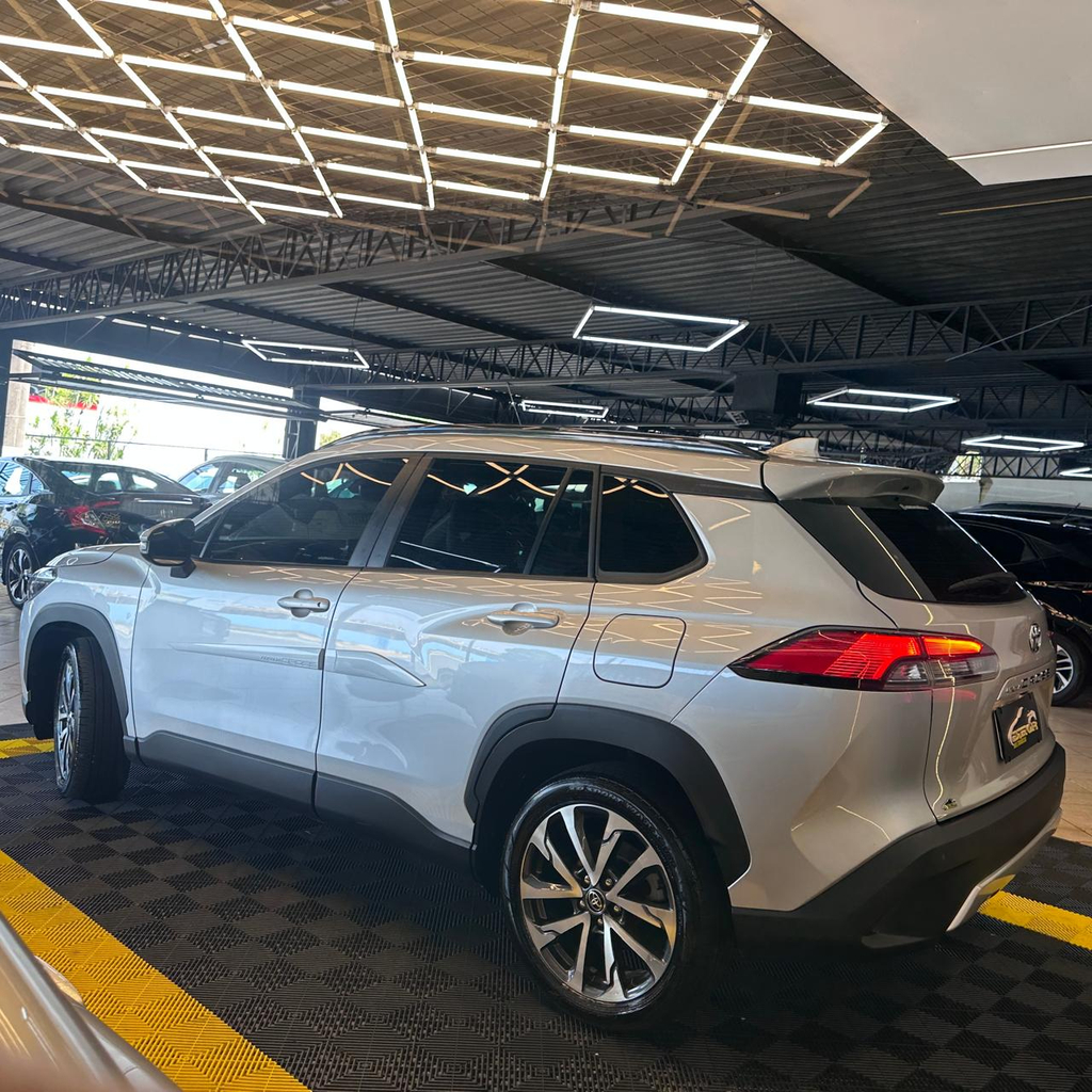 Toyota Corolla Cross Prata