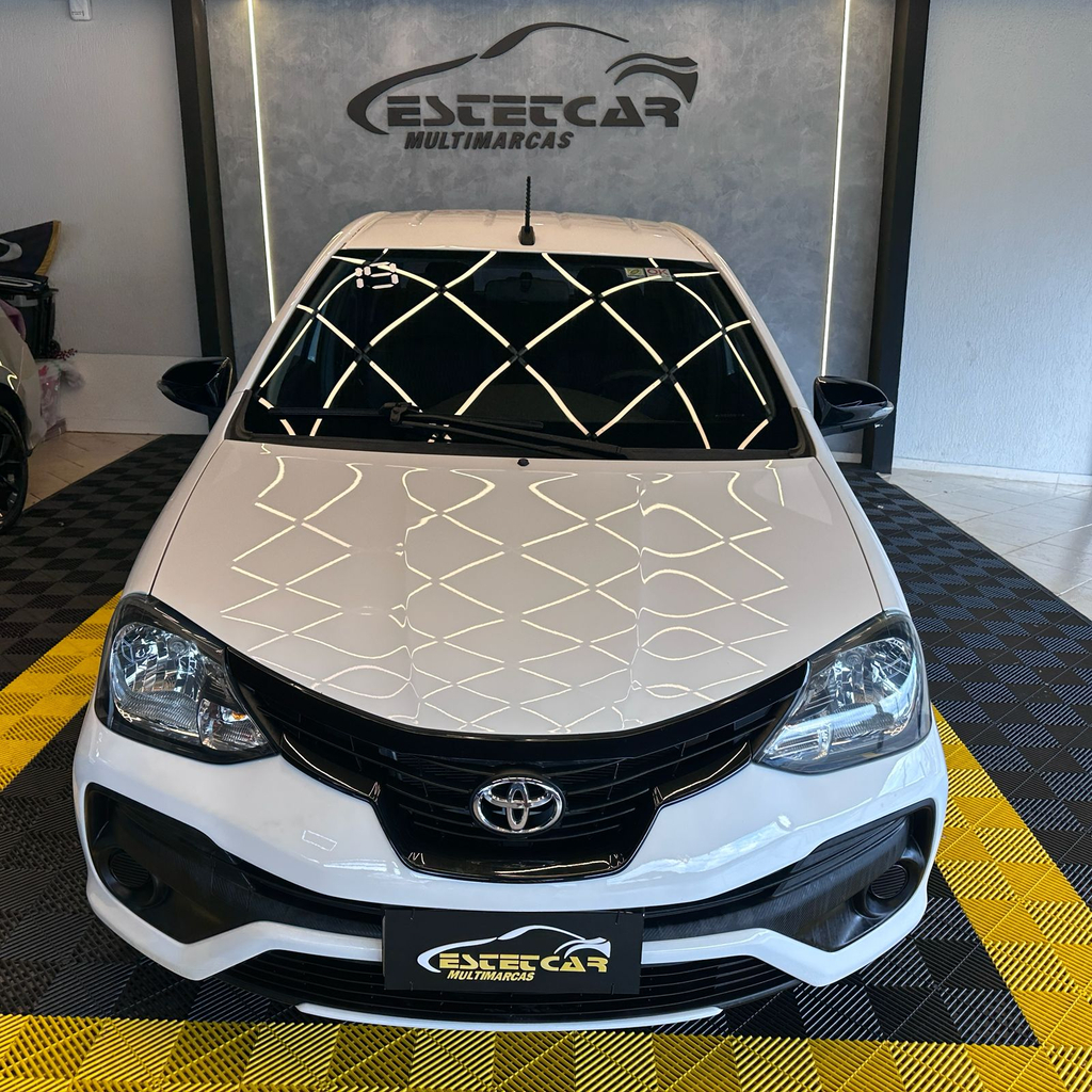 Toyota Etios Sedan Branco