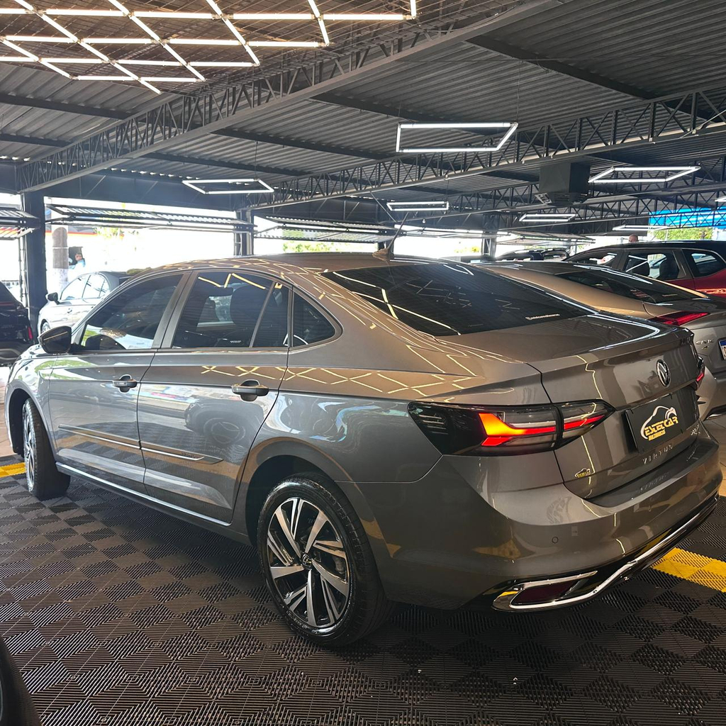 Volkswagen Virtus Cinza