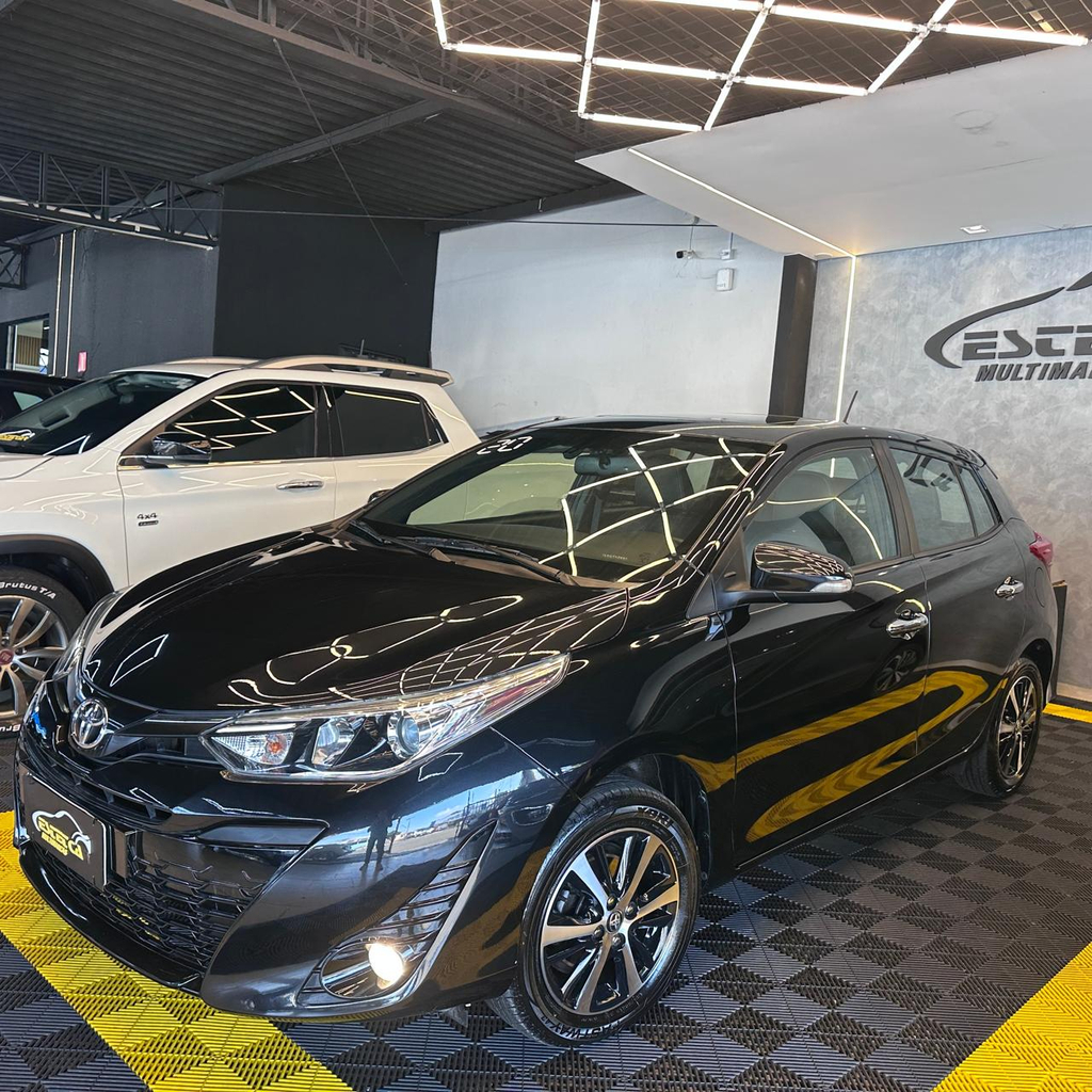 Toyota Yaris Hatch Preto