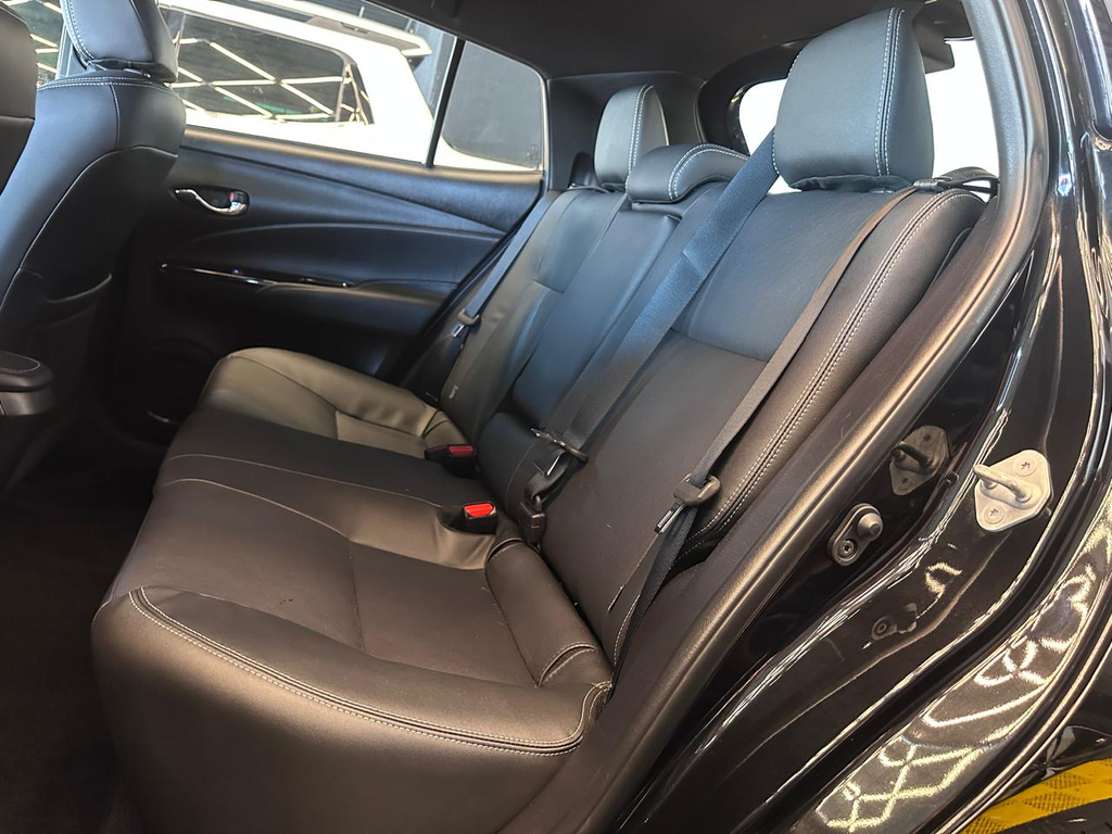 Toyota Yaris Hatch Preto