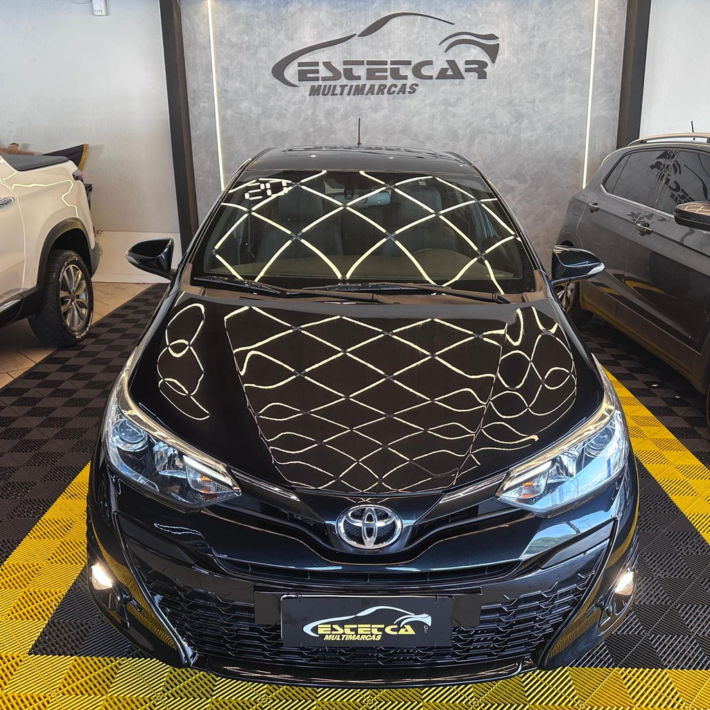 Toyota Yaris Hatch Preto