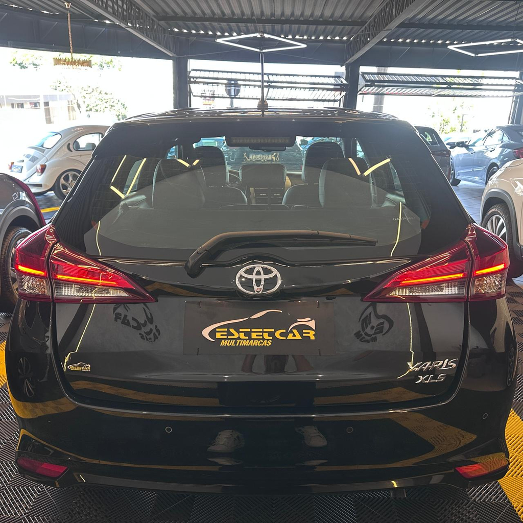 Toyota Yaris Hatch Preto