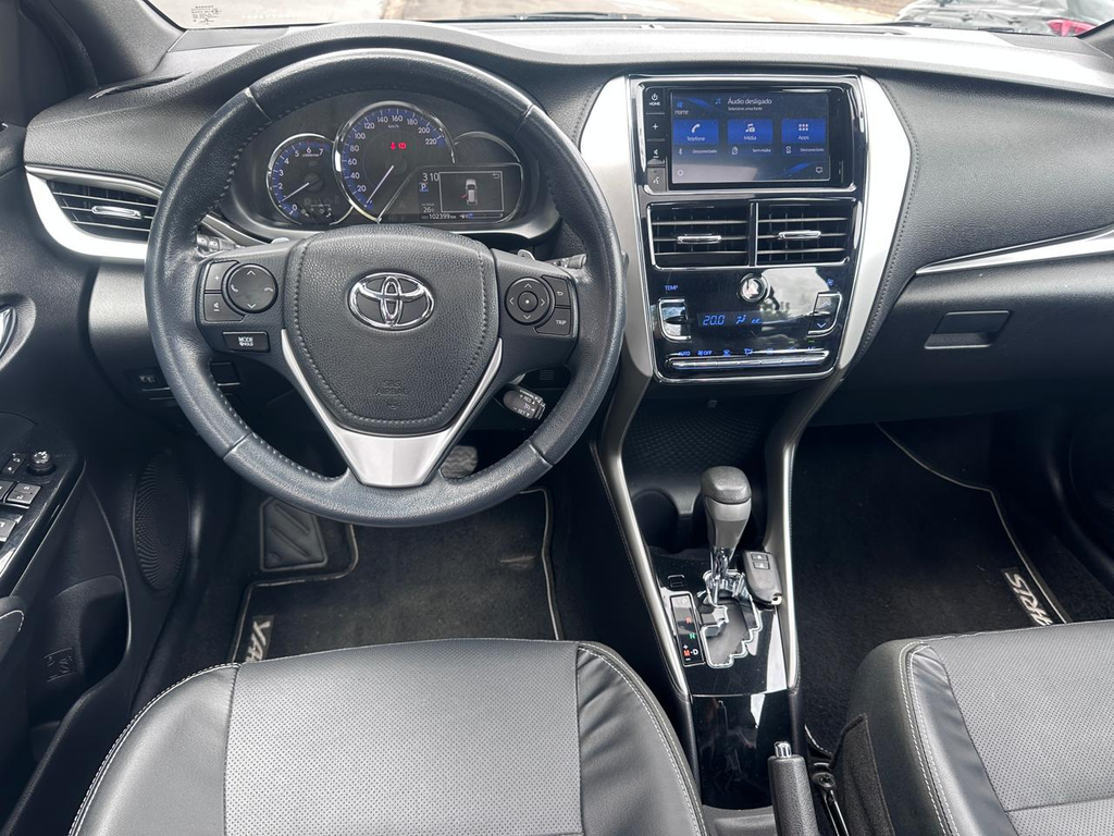 Toyota Yaris Hatch Preto