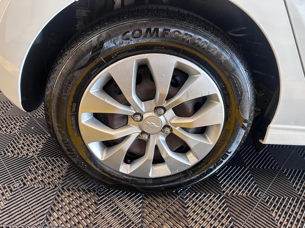 Chevrolet Onix Branco