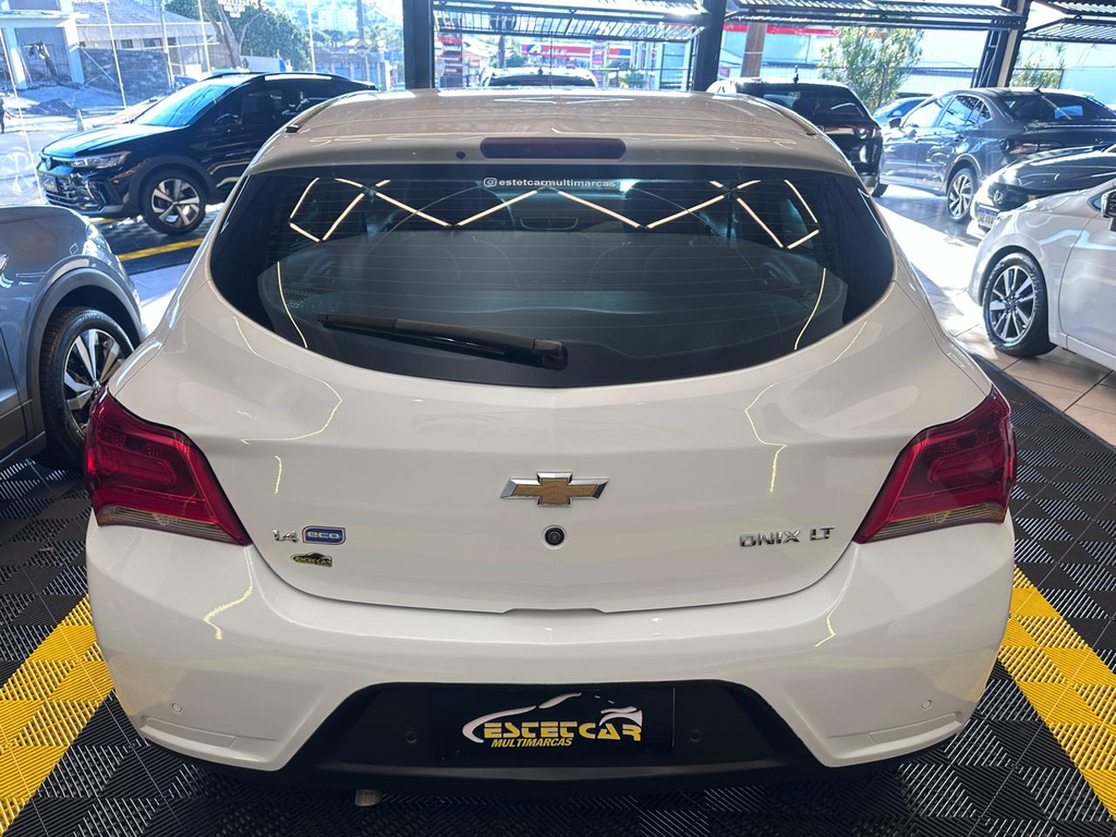Chevrolet Onix Branco