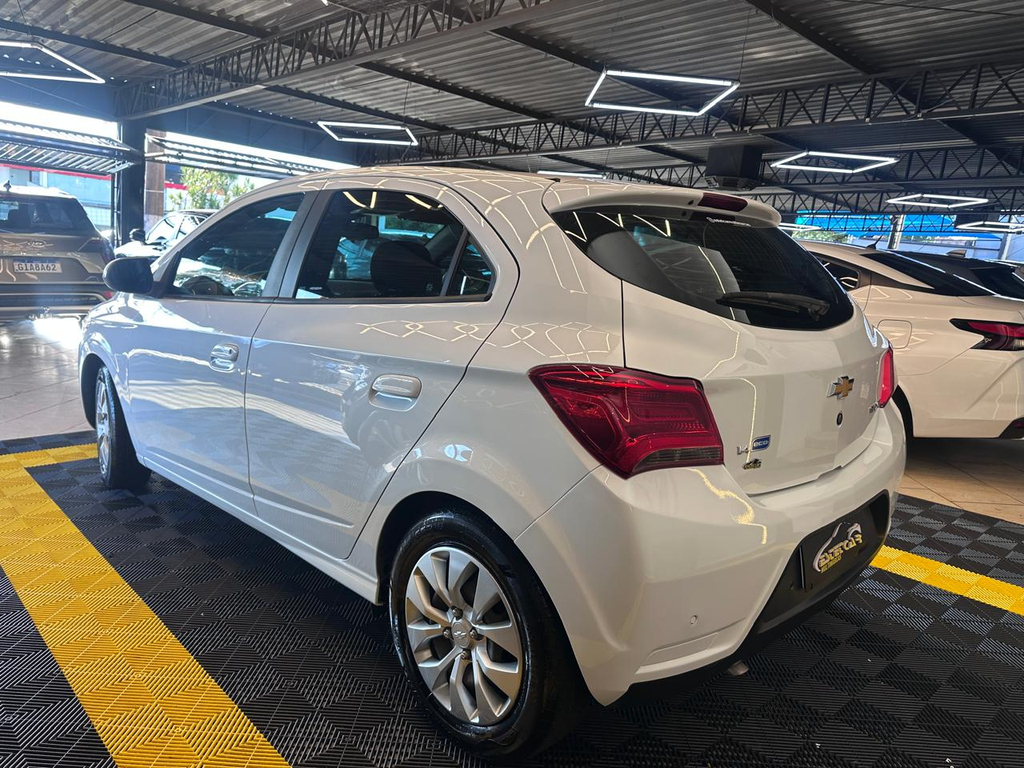 Chevrolet Onix Branco